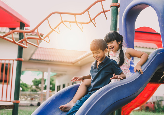 Withdrawals_Withdraw_690x494.jpg (Happy asian child playing together.kids...